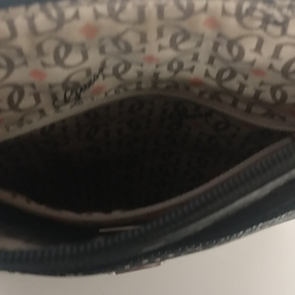 GUESS Los Angeles Black Purse with soft pink strap - Picture 5 of 8
